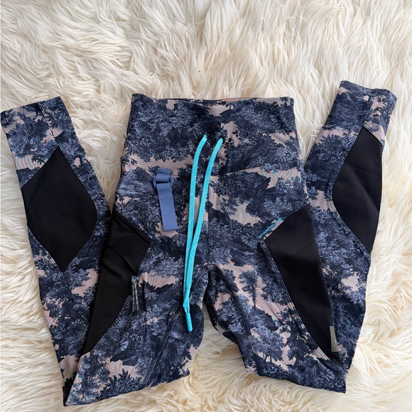 Lululemon Cargo Super-High-Rise Hiking 25" Size 2 new - Picture 4 of 9